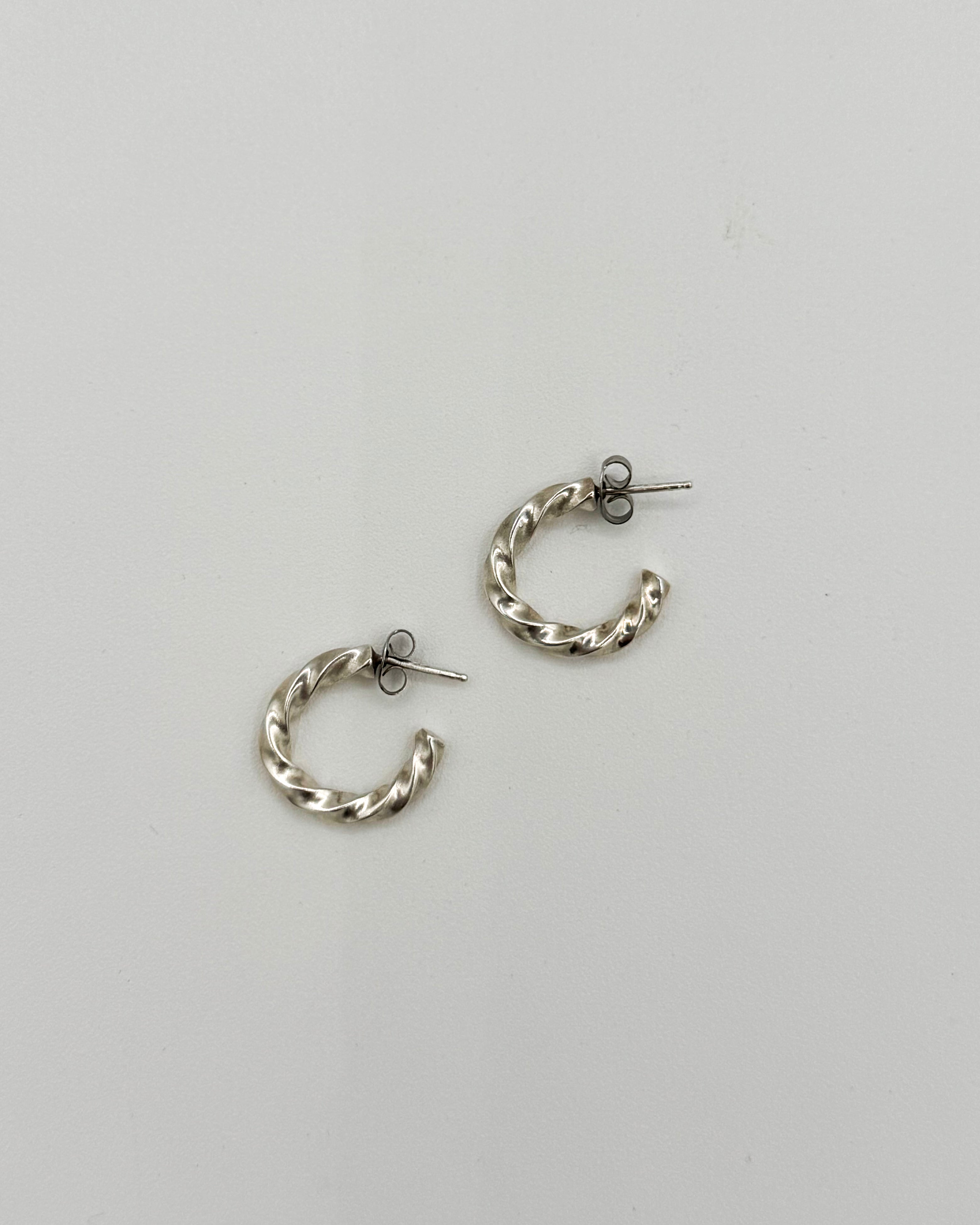 Small Twist Hoop